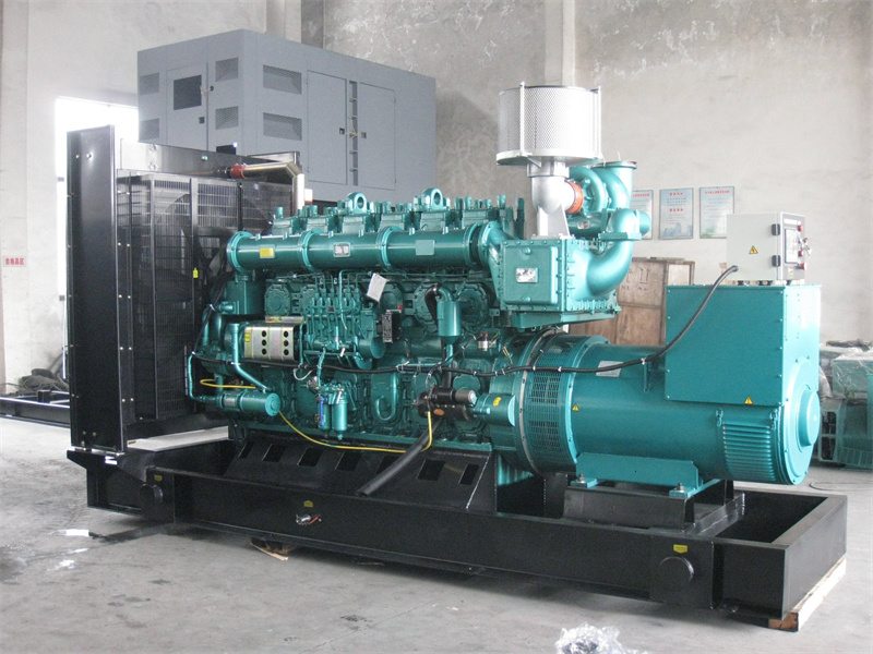 绿园200KW 柴油发电机的油耗是多少?