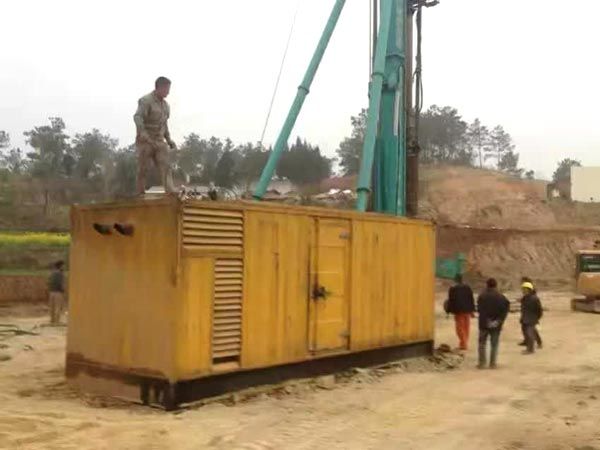 绿园如何判断水冷式机油散热器密封件是否需要更换?